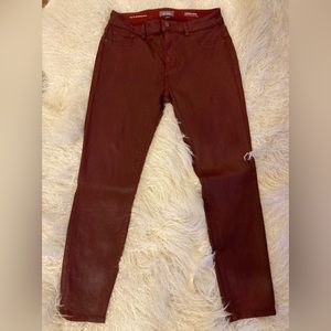 Coated denim, mid rise, ankle skinny size 31. Ample stretch.